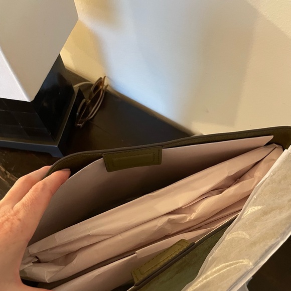 Madewell Essential Bucket Tote - Picture 6 of 7